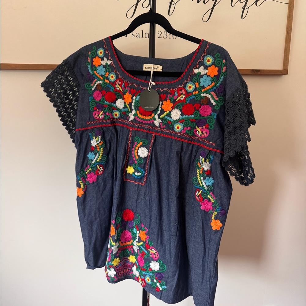 NWT 100% cotton embroidered floral top